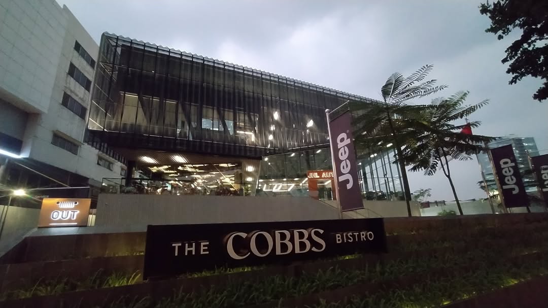 Studi Kasus Desain Interior & Fasad The Cobbs. JHL Auto Tangerang Modern, Ikonik, dan Berkelas